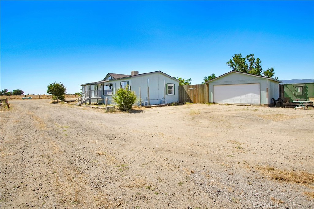 25635 Kargat Avenue Lancaster, CA 93536 - Photo 2 of 28