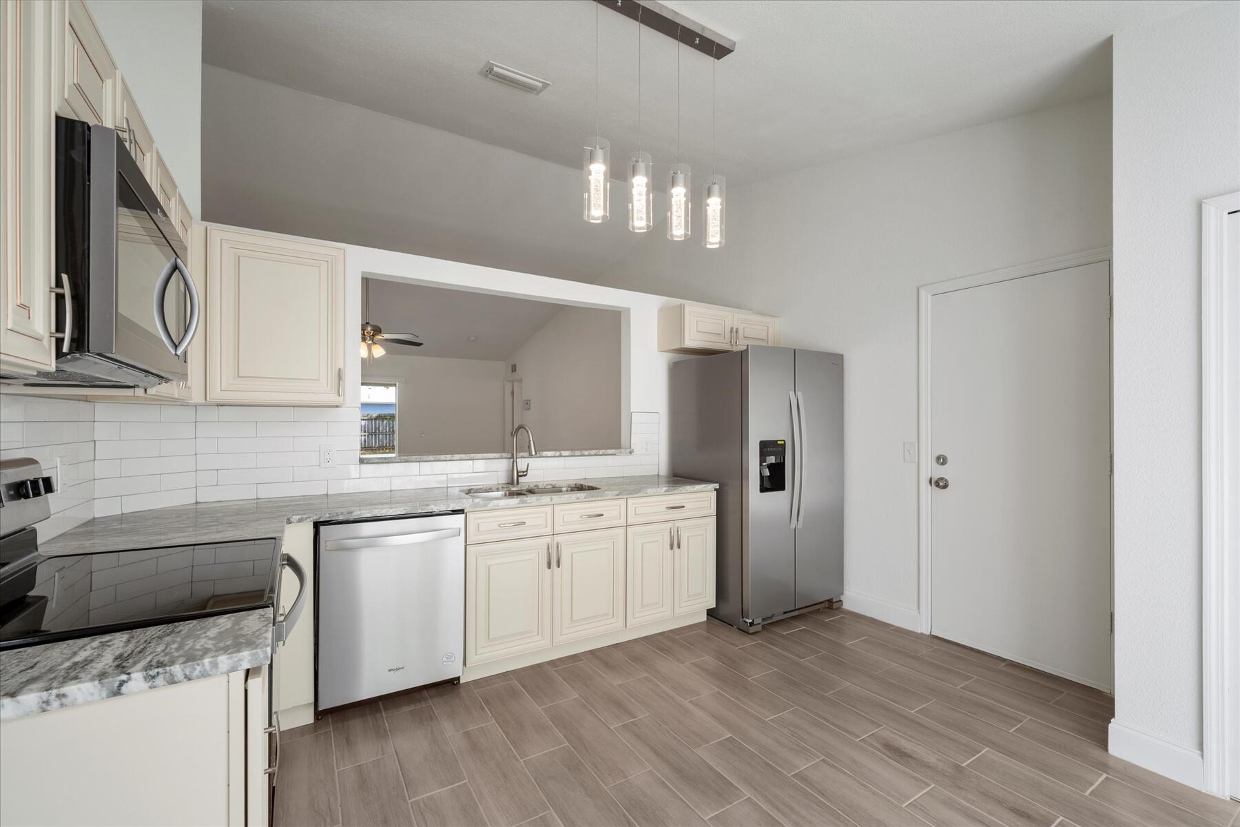 541 Avocado Road Northwest Palm Bay, FL 32907 - Photo 3 of 25 03-DSC04514