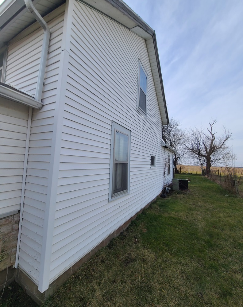905 Walton Road Dixon, IL 61021 - Photo 16 of 18 a view of a back yard of the house
