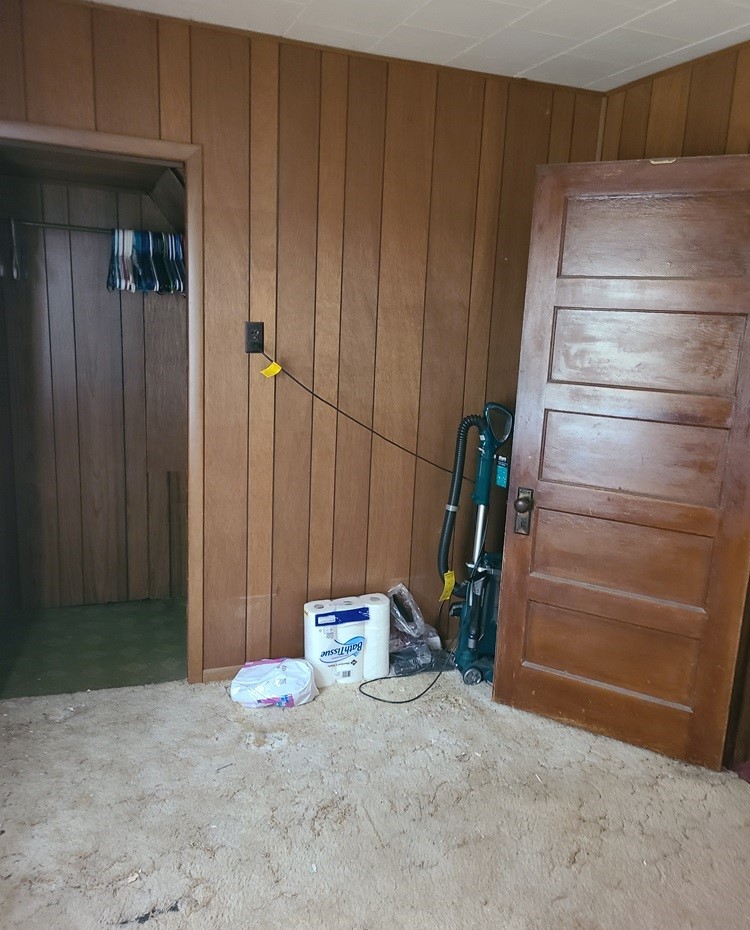 905 Walton Road Dixon, IL 61021 - Photo 8 of 18 a view of walk in closet