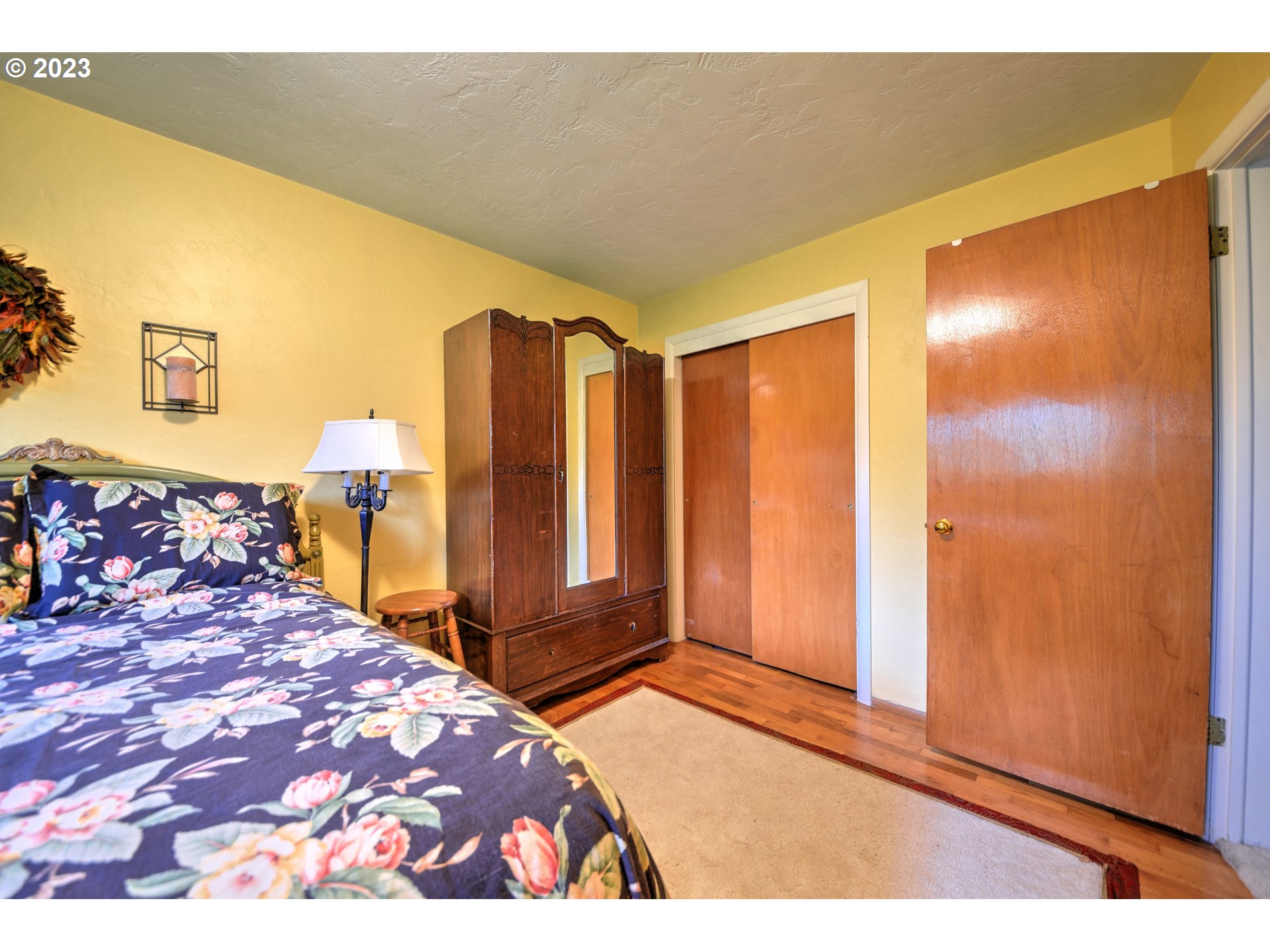 1267 N Street Springfield, OR 97477 - Photo 15 of 27 a view of a bedroom