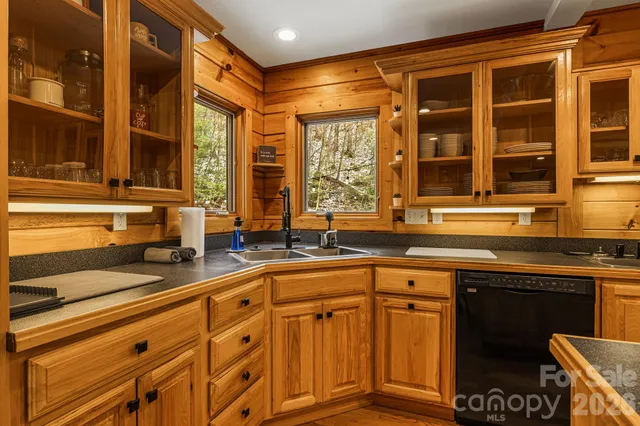 $725,000 | 131 Trillium Glen Drive, Mars Hill, NC 28754