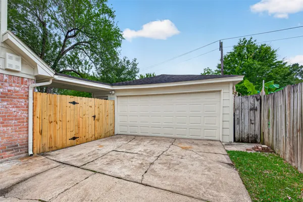 $3,300 | 11007 Tupper Lake Drive, Houston, TX 77042