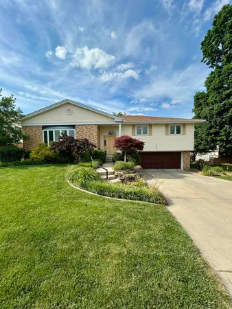 $259,900 | 672 West Karen Drive, Decatur, IL 62526