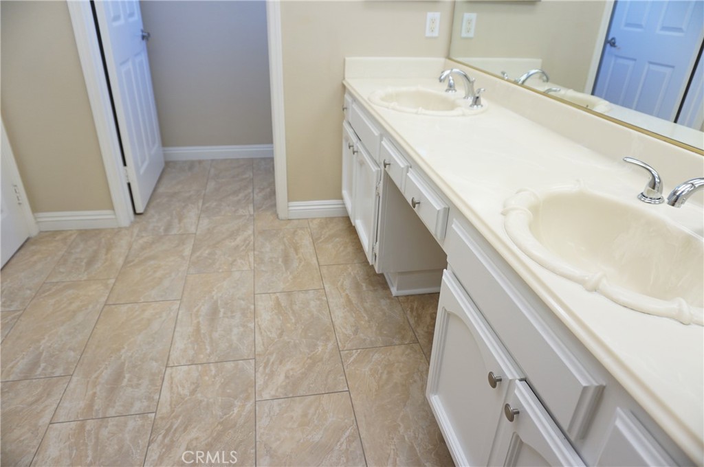 19584 Shadow Glen Circle Porter Ranch, CA 91326 - Photo 30 of 75