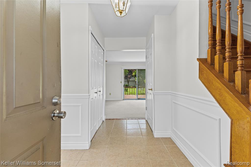 2907 Roundtree Drive Troy, MI 48083 - Photo 5 of 33