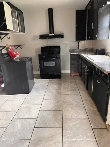 $2,900 | 4980 Chambers Street, Beaumont, TX 77705