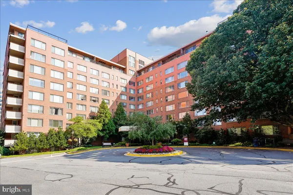 $2,000 | 1121 Arlington Boulevard, Unit 609, Arlington, VA 22209