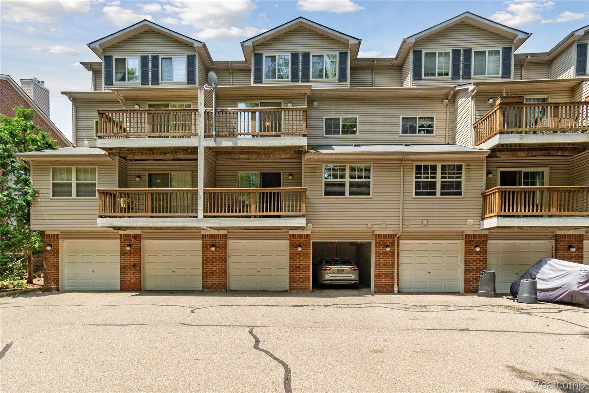 16964 Farmington Road Livonia, MI 48154 - Photo 24 of 38 Gallery Image 24
