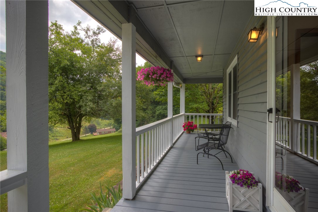 325 Willard Johnson Road Vilas, NC 28692 - Photo 3 of 29 Gallery Image 3