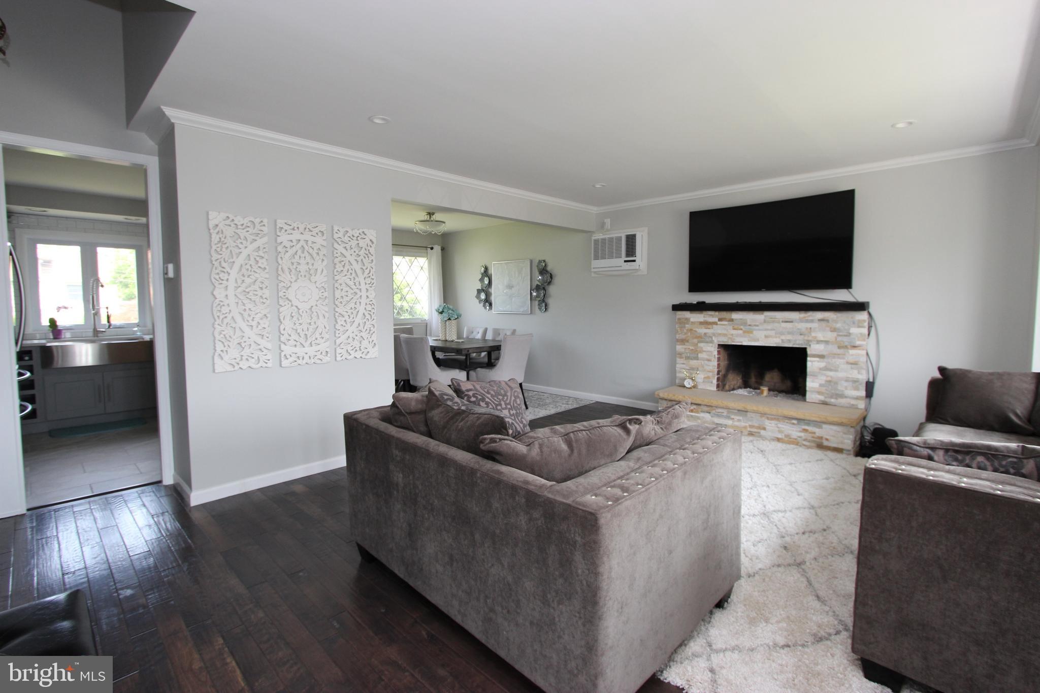 9958 Dungan Road Philadelphia, PA 19115 - Photo 2 of 23 Gallery Image 2
