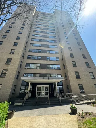 $255,500 | 8 Fordham Hill Ovl, Unit 1B | University Heights