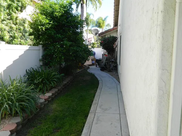 $1,125,000 | 5179 Vía Mindanao, Oceanside, CA 92057