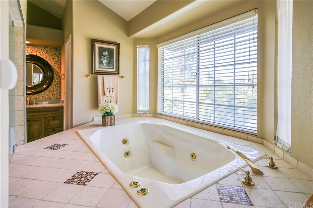 8621 Hillcrest Road Buena Park, CA 90621 - Photo 37 of 54 Built in Jet Stream Bathtub