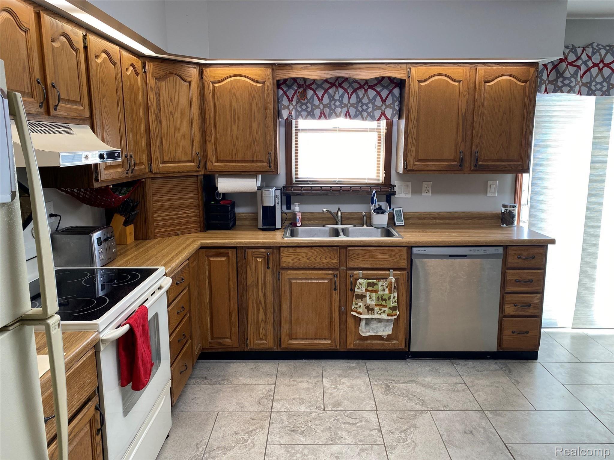 4048 South Nichols Road Lennon, MI 48449 - Photo 4 of 24 IMG_1802.JPG