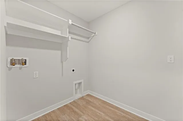 $415,950 | 338 Meadowlark Drive, Raymore, MO 64083