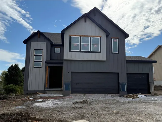 $415,950 | 338 Meadowlark Drive, Raymore, MO 64083