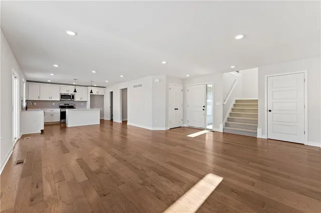 $415,950 | 338 Meadowlark Drive, Raymore, MO 64083