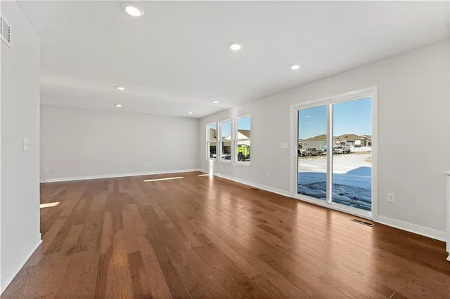 $415,950 | 338 Meadowlark Drive, Raymore, MO 64083