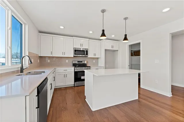 $415,950 | 338 Meadowlark Drive, Raymore, MO 64083