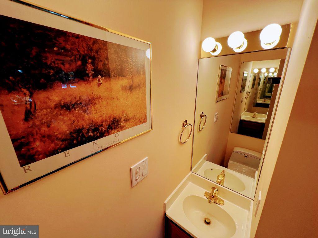 5881 9th Road North Arlington, VA 22205 - Photo 16 of 50