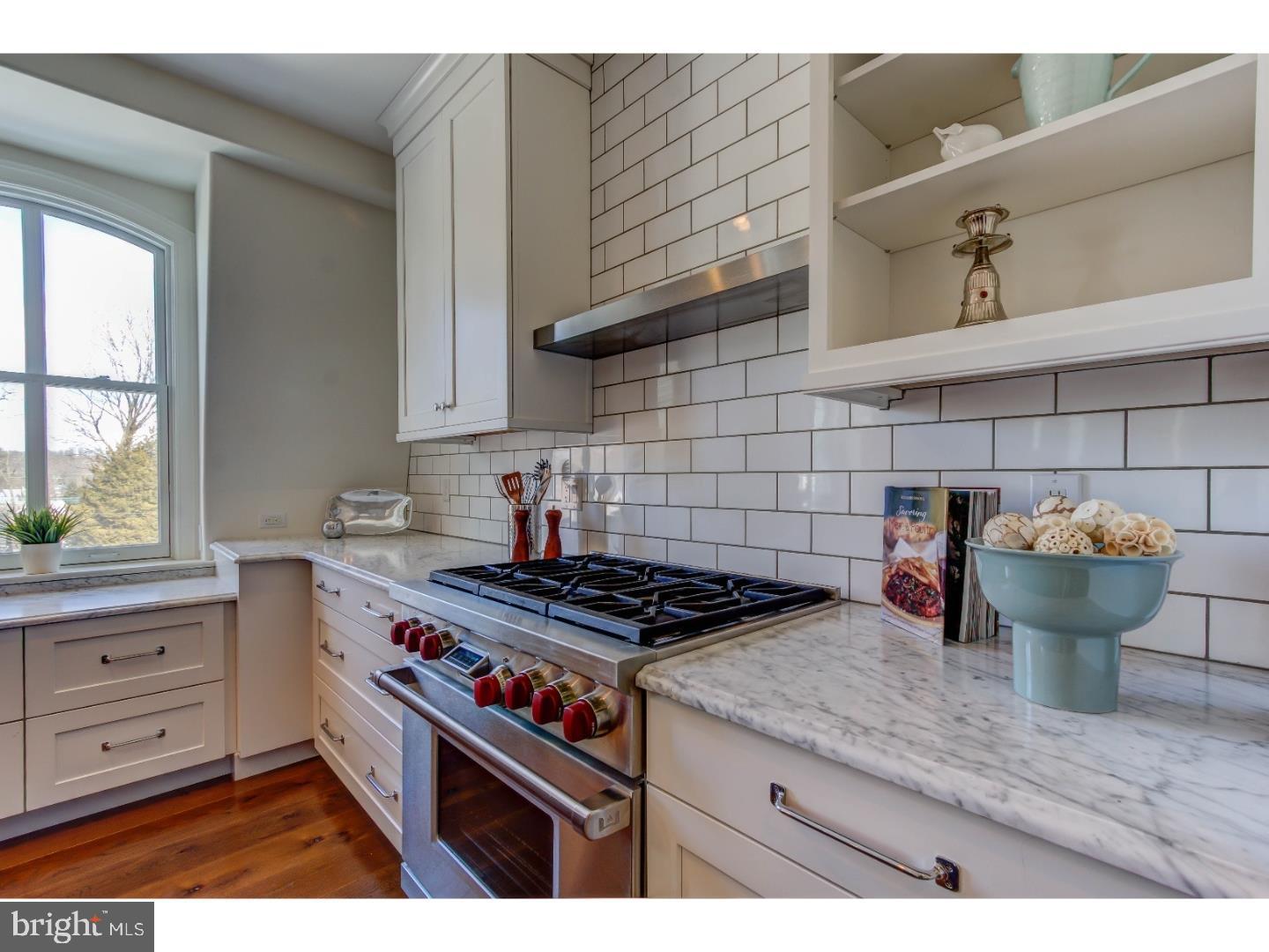 40 Louella Court, Unit C3/ D3 Wayne, PA 19087 - Photo 15 of 27 Gas cooking