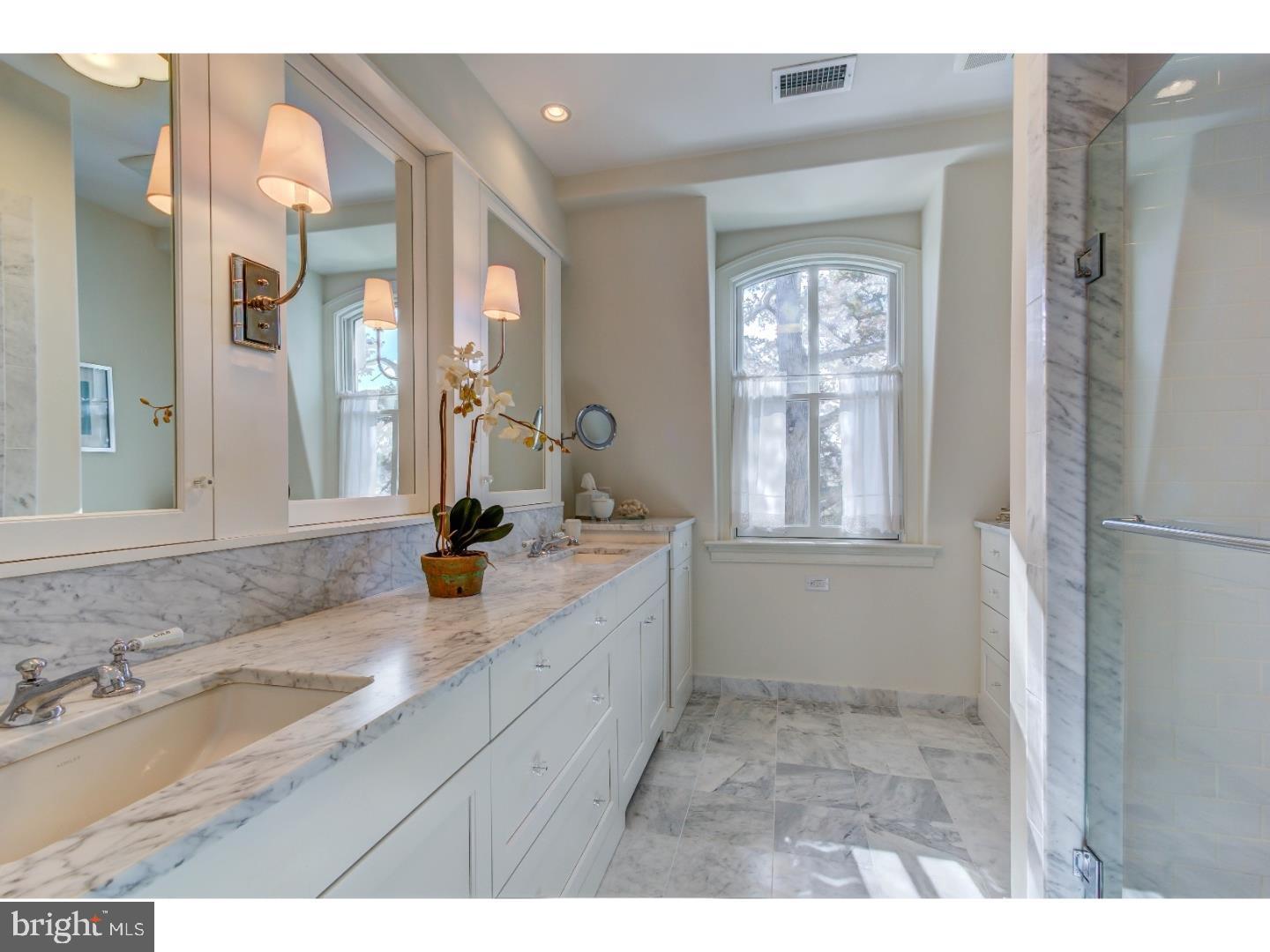 40 Louella Court, Unit C3/ D3 Wayne, PA 19087 - Photo 21 of 27 Main bathroom with two sinks and shower