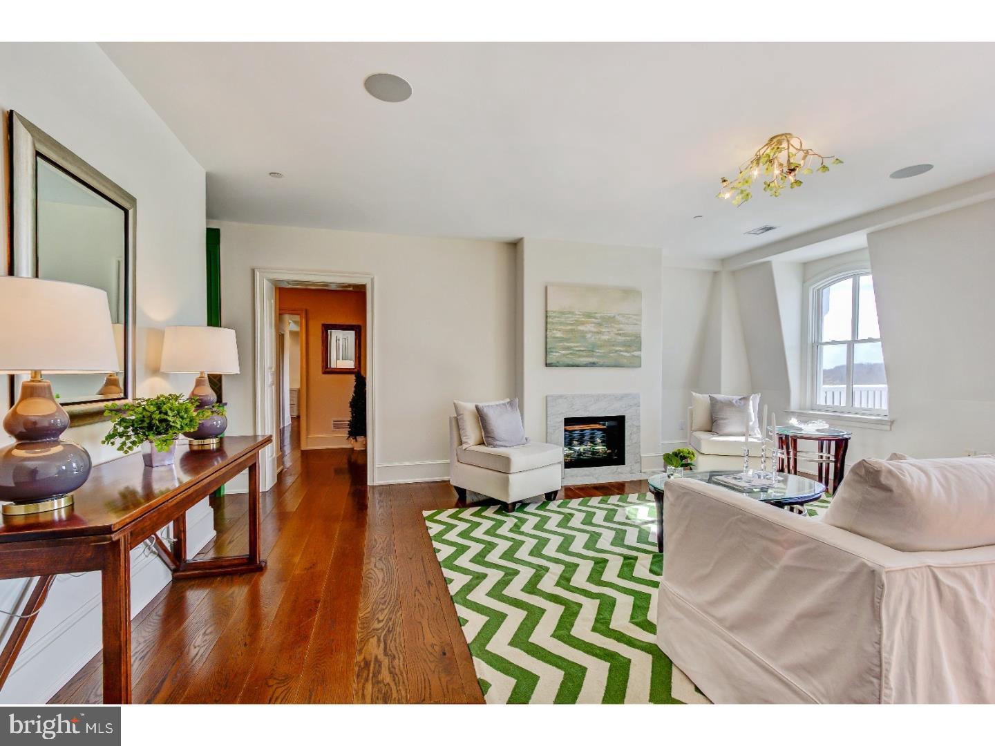 40 Louella Court, Unit C3/ D3 Wayne, PA 19087 - Photo 6 of 27 Living room entrance