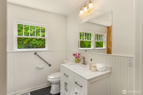 $1,098,000 | 14864 Sivertson Road Northeast, Bainbridge Island, WA 98110
