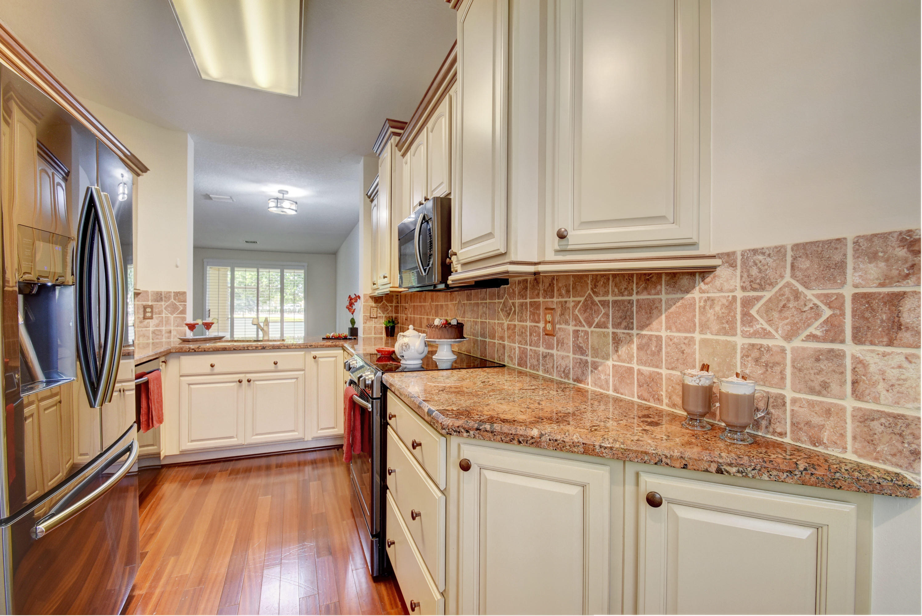 6814 Via Regina Boca Raton, FL 33433 - Photo 9 of 42 Samsung Black Stainless Steel Appliances