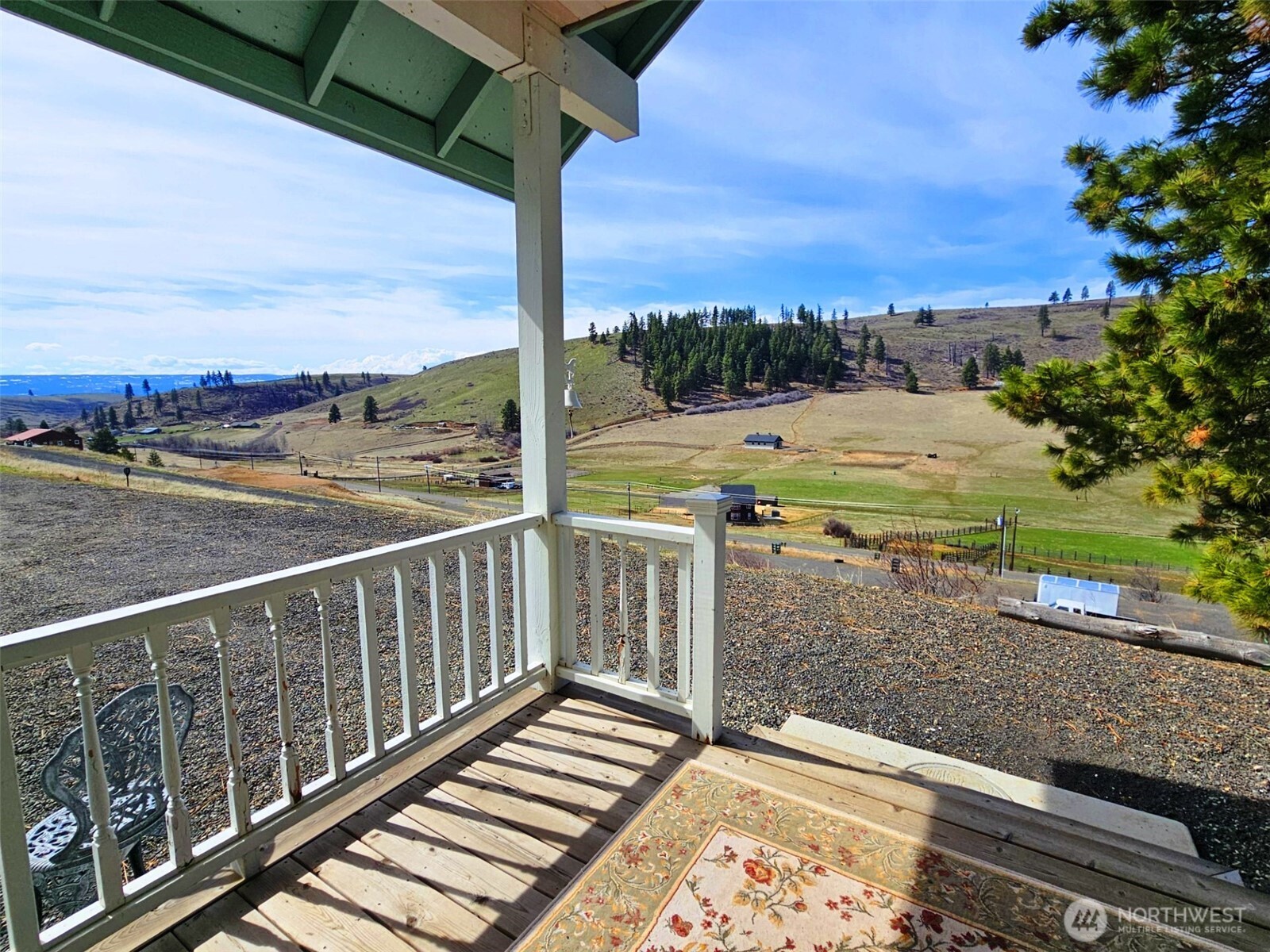 2080 Bettas Road Cle Elum, WA 98922 - Photo 10 of 31 a view of balcony with wooden floor and fence