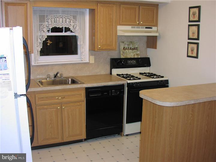 3524 Woodhaven Road Philadelphia, PA 19154 - Photo 2 of 20 Kitchen