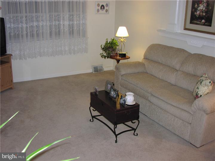 3524 Woodhaven Road Philadelphia, PA 19154 - Photo 6 of 20 Living Room