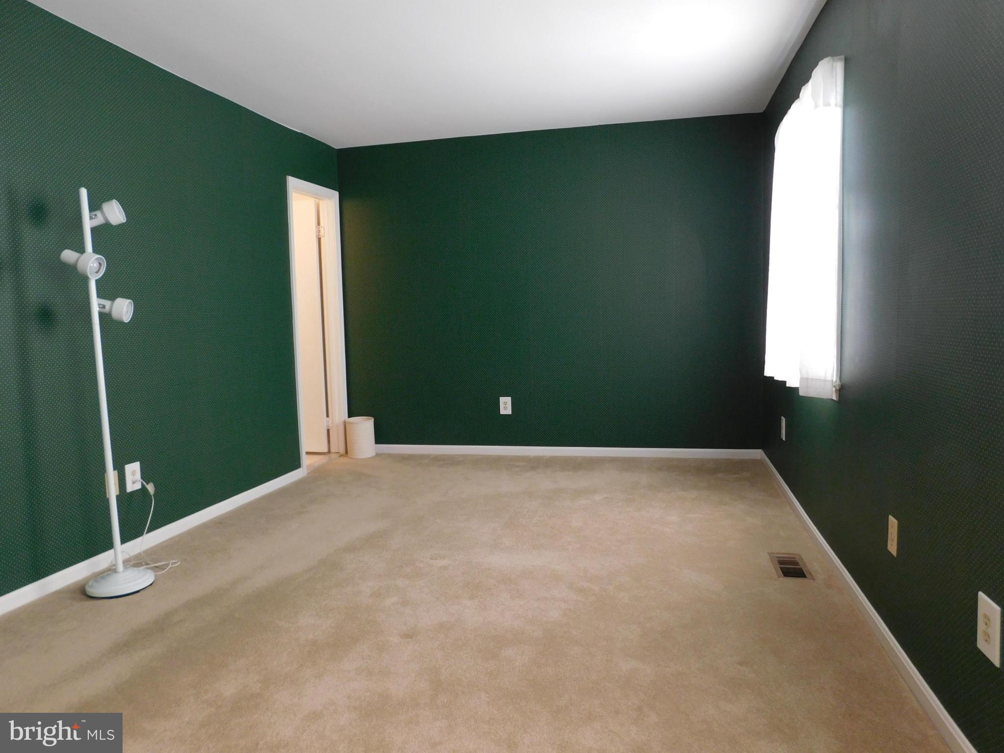 8565 Tyrolean Way Springfield, VA 22153 - Photo 8 of 19 Master Bedroom w/ Full Bath