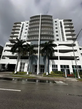 $2,400 | The Pines, Miami, FL 33133