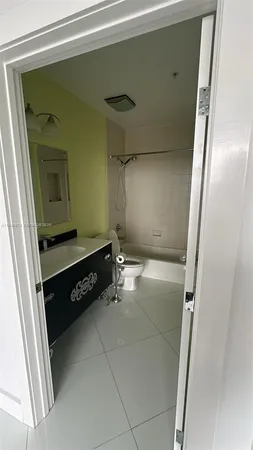 $2,300 | The Pines, Miami, FL 33133