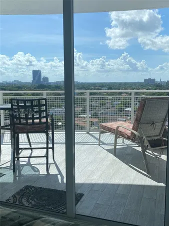 $2,300 | The Pines, Miami, FL 33133