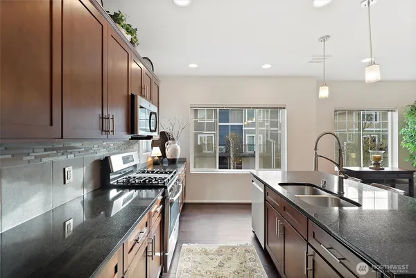 $649,999 | 3414 30th Drive, Everett, WA 98201