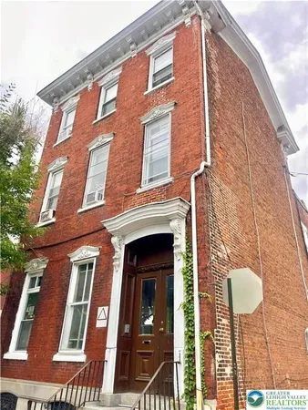 $895 | 122 North 8th Street, Unit AA, Allentown, PA 18101