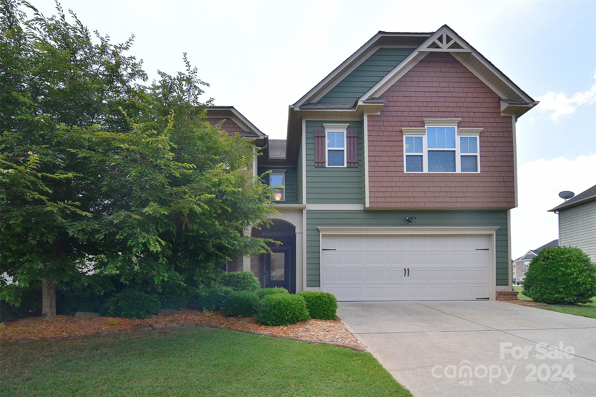 7004 Sedgewick Road Indian Trail, NC 28079 - Photo 2 of 38 a front view of a house with a garden