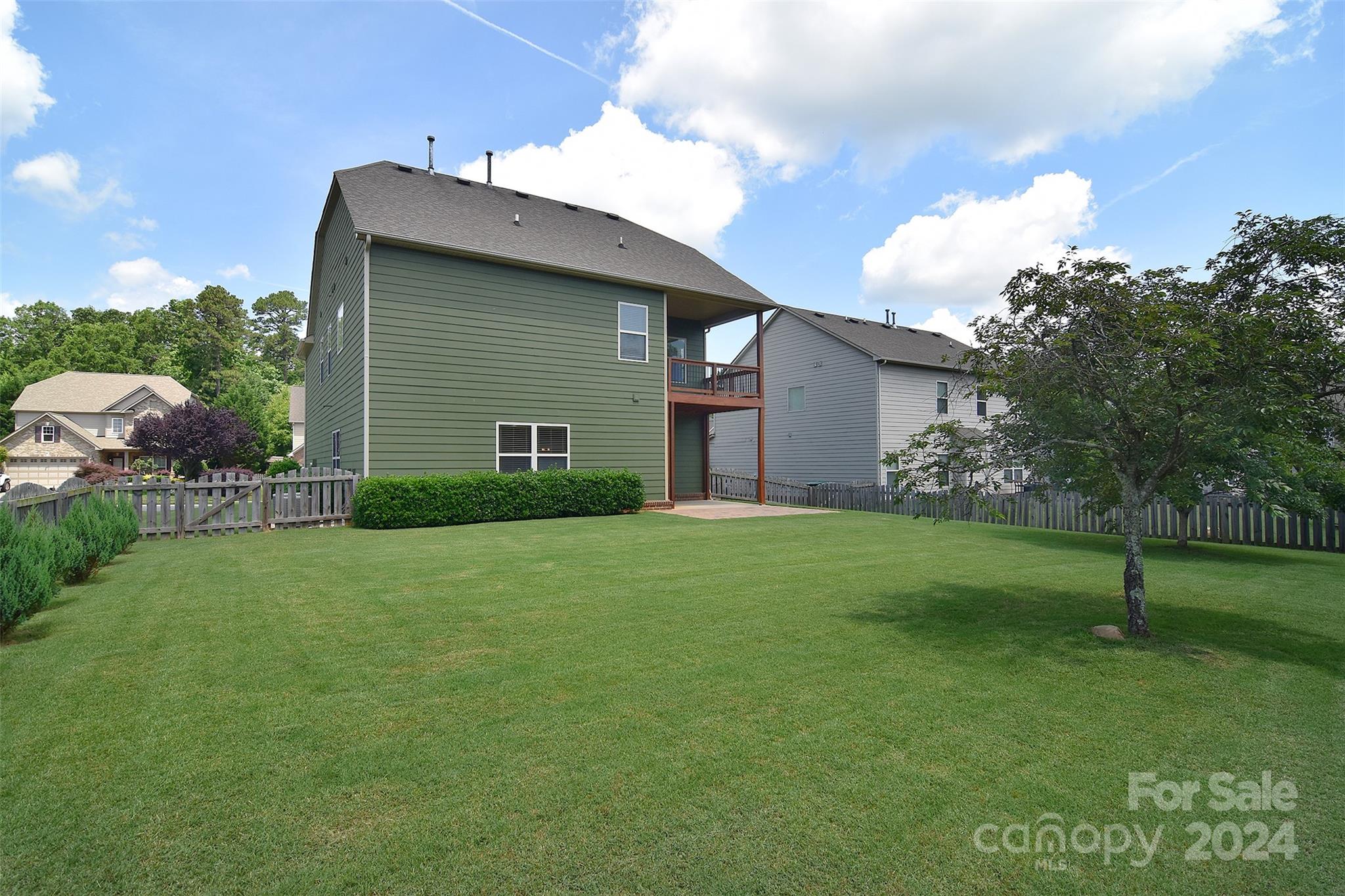 7004 Sedgewick Road Indian Trail, NC 28079 - Photo 32 of 38 a backyard of a house with lots of green space