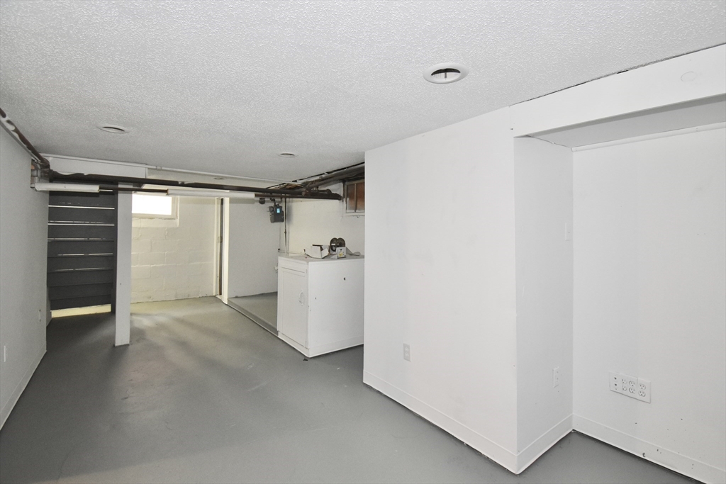 34 Castle Street Springfield, MA 01118 - Photo 33 of 39