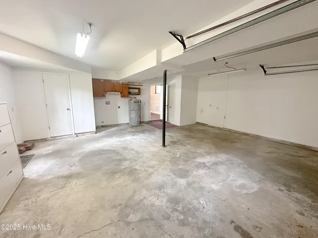 $2,300 | 421 Windward Drive, Wilmington, NC 28409