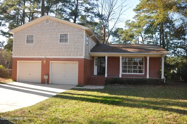 $2,300 | 421 Windward Drive, Wilmington, NC 28409
