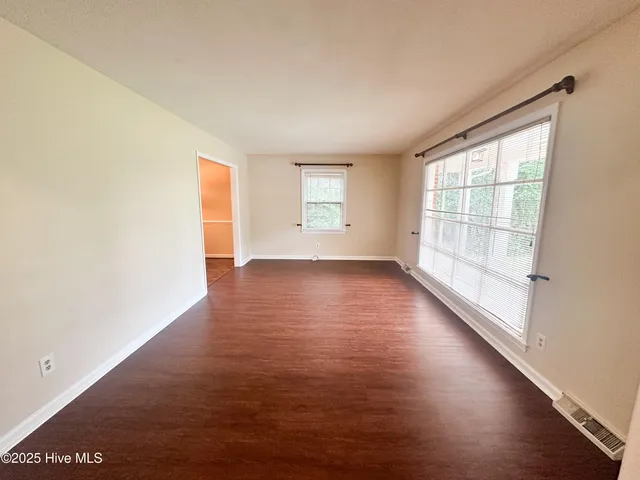 $2,300 | 421 Windward Drive, Wilmington, NC 28409