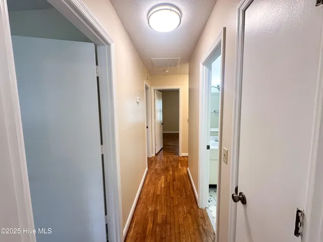 $2,300 | 421 Windward Drive, Wilmington, NC 28409