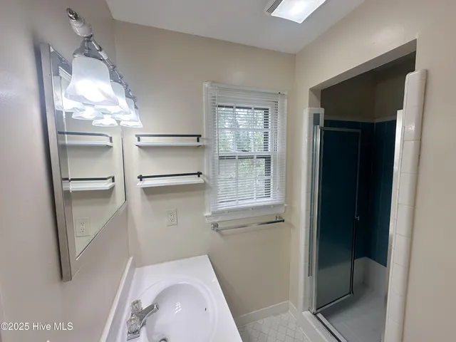 $2,300 | 421 Windward Drive, Wilmington, NC 28409