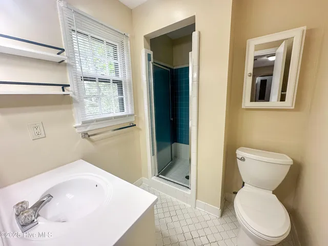 $2,300 | 421 Windward Drive, Wilmington, NC 28409