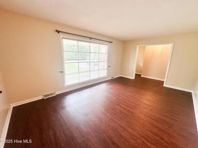 $2,300 | 421 Windward Drive, Wilmington, NC 28409