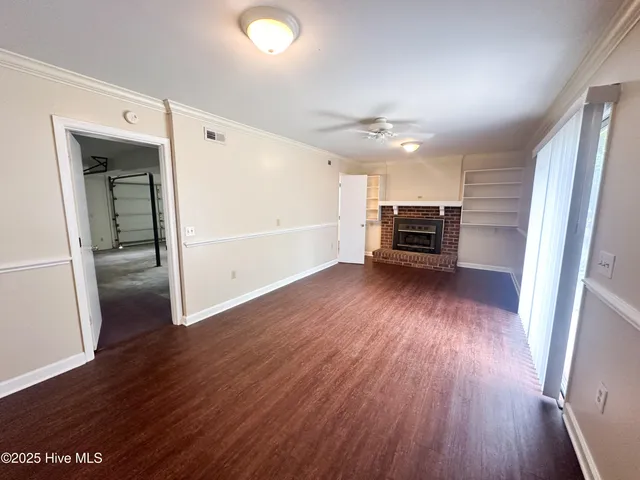 $2,300 | 421 Windward Drive, Wilmington, NC 28409